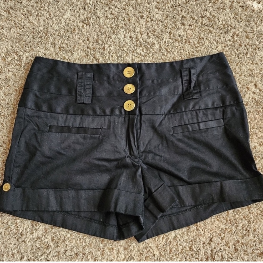 GUESS Black Shorts Super Cute with Buttons in front and Snaps in Back  Sz 29